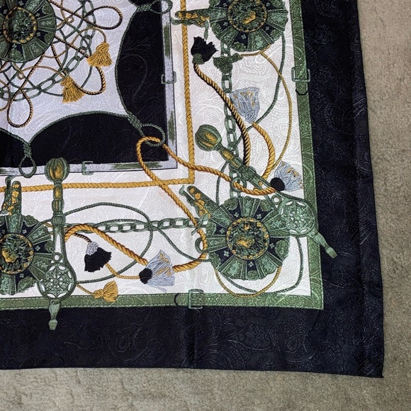 Vintage Lion And Tassel Medallion Print Scarf - Picture 8 of 11